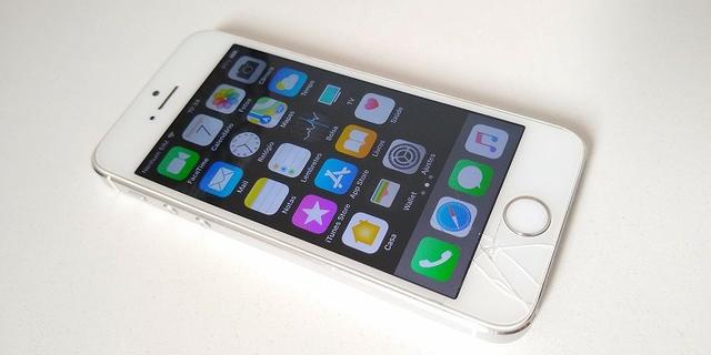 Apple iPhone 5S 64Gb Silver