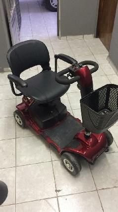 Cadeira de rodas motorizada para idosos