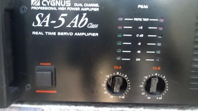 Vende-se um amplificador SA/5 Cyguinus