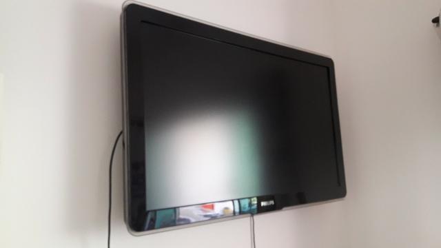 TV philips 42p LCD com suporte