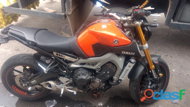 Yamaha MT 09 laranja ABS 2015/2016 quase 0 km