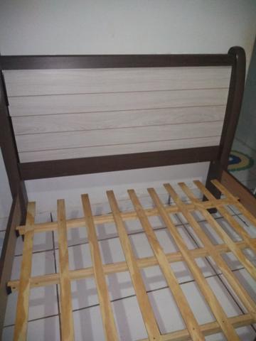 Cama de madeira