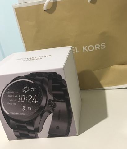 Maravilhoso Relógio Michael Kors Access Preto