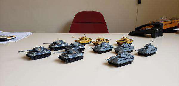 Conjunto de Miniaturas de Tanques Militares