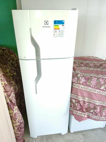 Geladeira Electrolux 260L 110V