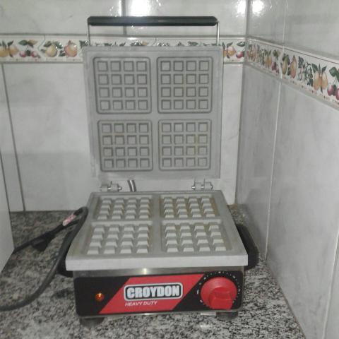 Maquina de waffle croydon semi nova