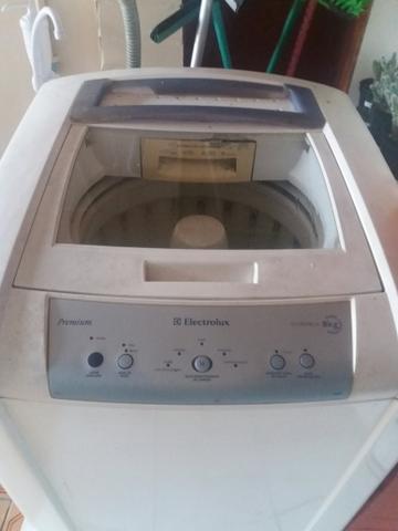 Máquina de lavar Electrolux para retirar peças