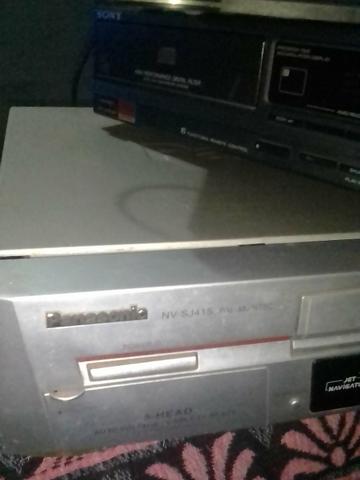 Aparelhos VHS antigos e usados