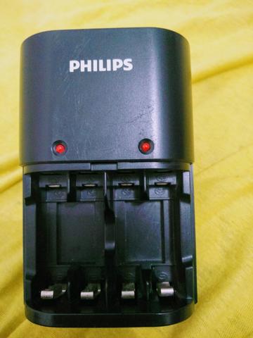 Carregador de Pilhas Philips com 2 Pilhas Recarregaveis
