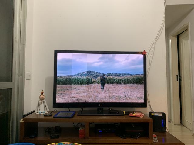 TV LG 47 polegadas 3D, acompanham 4 óculos originais
