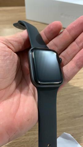 Vendo Apple Watch série 4 preto, na caixa