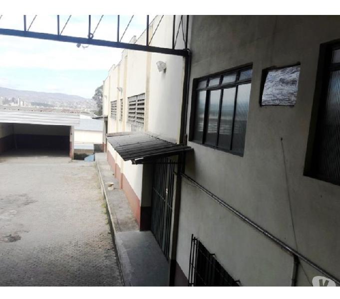 VENDE GALPÃO BAIRRO CAMARGOS SILEX ÁREA DE 2.125M²