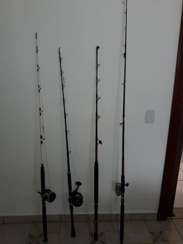 4Varas de pesca fibra carbono e carretilha Penn okuma