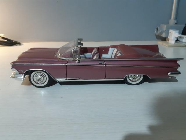 Miniatura Buick Electra 225 rosa+cromo