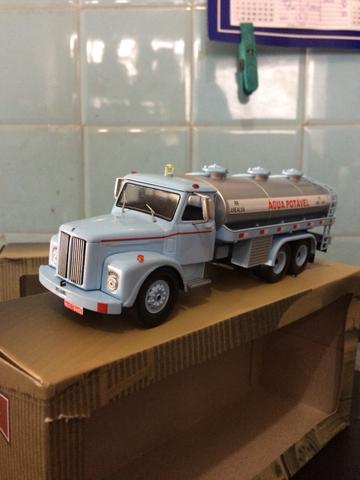 Miniatura caminhão Scania Vabis