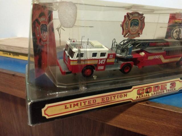 Carrinho bombeiros NY miniatura