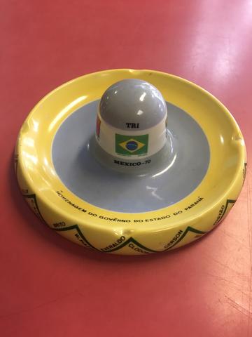 Chapéu de porcelana comemorativo Brasil Tri campeão