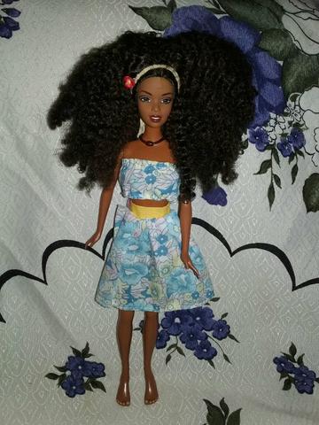 Linda Barbie negra antiga