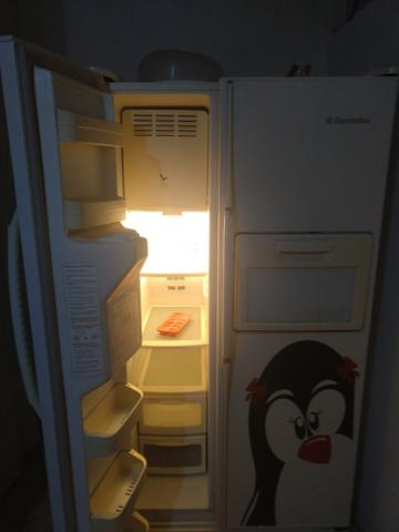 Desapego de geladeira eletrolux r$ 900 retirada no Vila