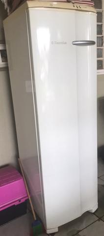 Freezer vertical 203 litros