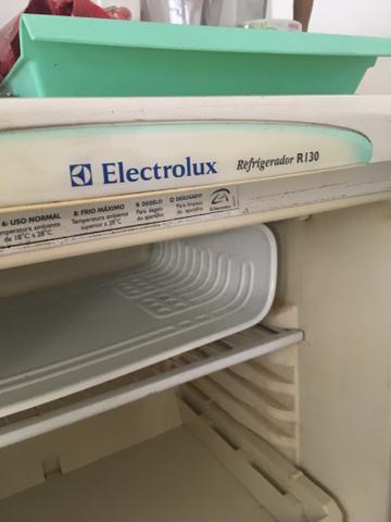 Frigobar refrigerador eletrolux