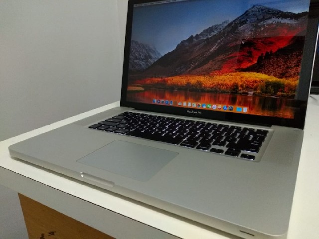 Macbook pro core i7- 15"- hd 128 ssd- 4 gb