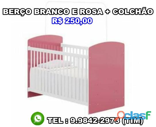 Berço branco com rosa