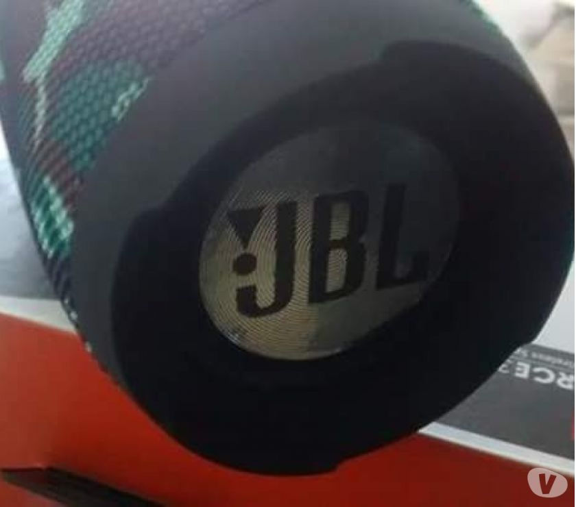 Caixa JBL charger +3