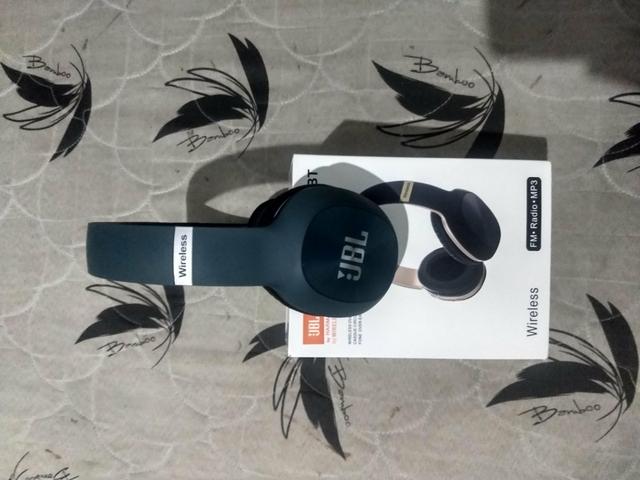 Fone de ouvido bluetooth JBL