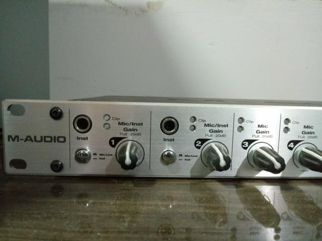 Interface de Áudio M-Audio Fast Track Ultra 8R