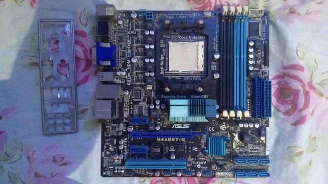 Placa mãe ASUS M4A88T-M Socket AM3 COM DEFEITO