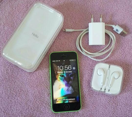 Vendo ou troco por outro celular. IPHONE 5c. funciona tudo