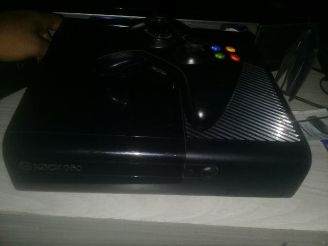 Xbox 360 com um controle