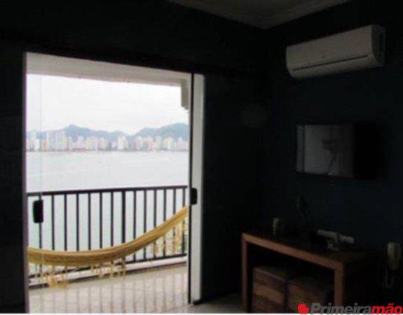 LINDO APARTAMENTO COM VISTA PARA O MAR