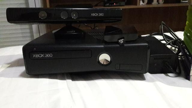 XBOX 360 Slim 250Gb + 1 Controle + Kinect + 13 Jogos