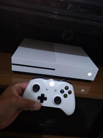 Xbox one S memória de 1T mais dois jogos