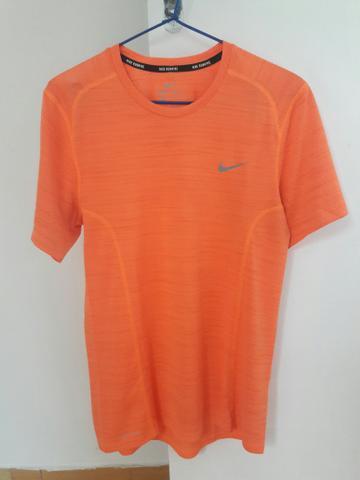 Camiseta Nike, laranja