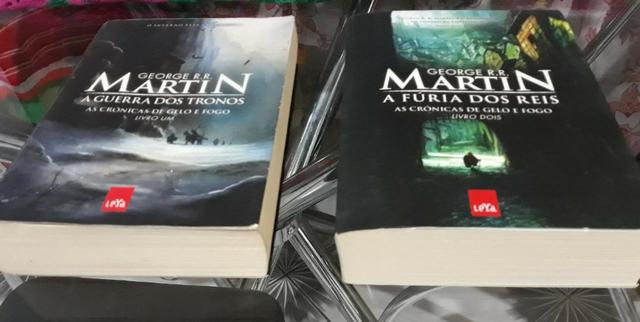 Livros 1 e 2 de Game Of Thrones (Leia)