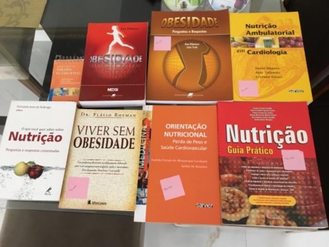 Onze livros de nutrição diversos por 250 reais