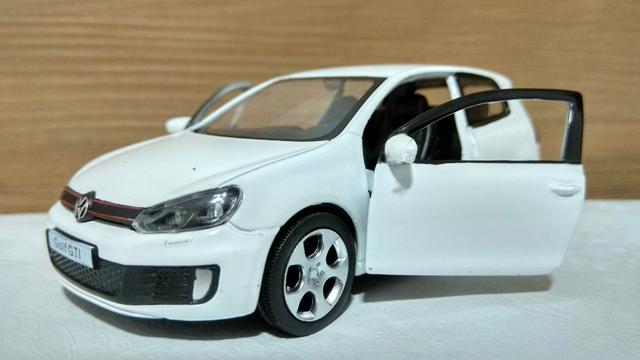 Golf GTI tamanho 12,5 cm marca top Rmz para coleção