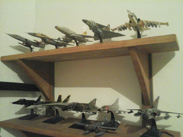 Vendo esses aviões de guerra miniaturas pra colecionar