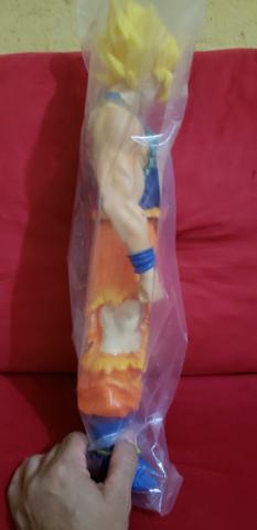 Vendo excelente figura do Goku