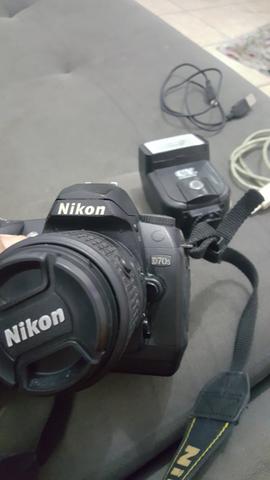 Câmera Nikon profissional D70s