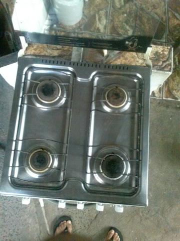 Fogao de 4 bocas Esmaltec funcionando as 4 bocas e o forno