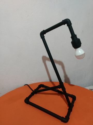 Luminária Minimalista para bancada