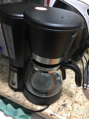 Vendo cafeteira semi-nova