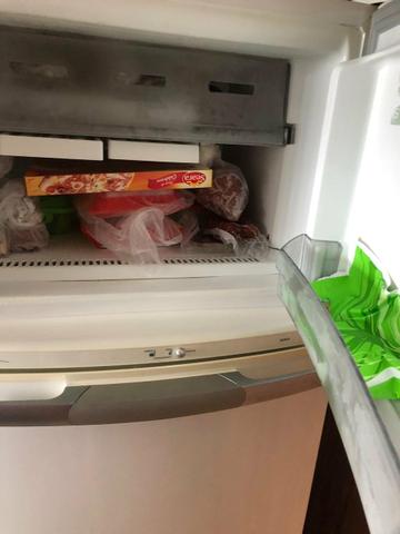 Vendo geladeira Brastemp frosfre muito bem conservada