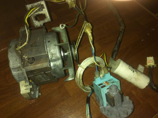 Vendo motor de máquina de lavar funcionando perfeitamente