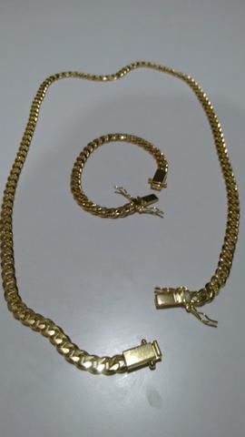 Conjunto de corrente e pulseira banhado a ouro