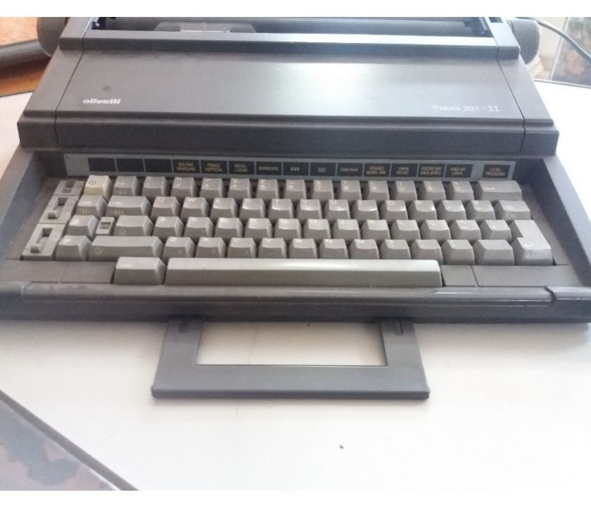 Máquina de escrever Toshiba